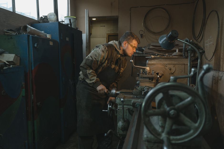 A close-up of a small, precise gear turning a system of much larger gears, illustrating the concept of a financial leverage point.